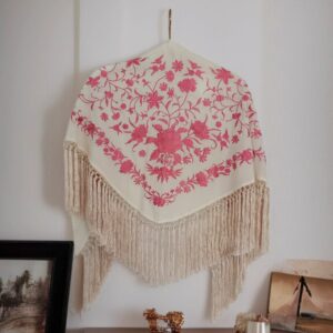 Mantoncillo Clavel Beige Bordado Rosa