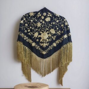 Mantoncillo Clavel Negro Bordado Dorado