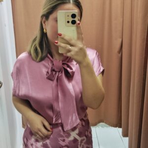 Blusa Satinada con Lazada Rosa Maquillaje