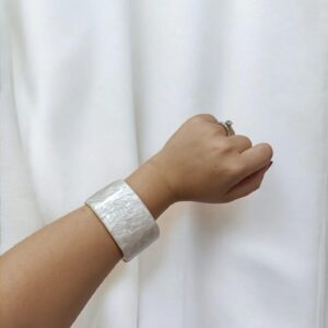 Brazalete Ancho Rígido de Nácar