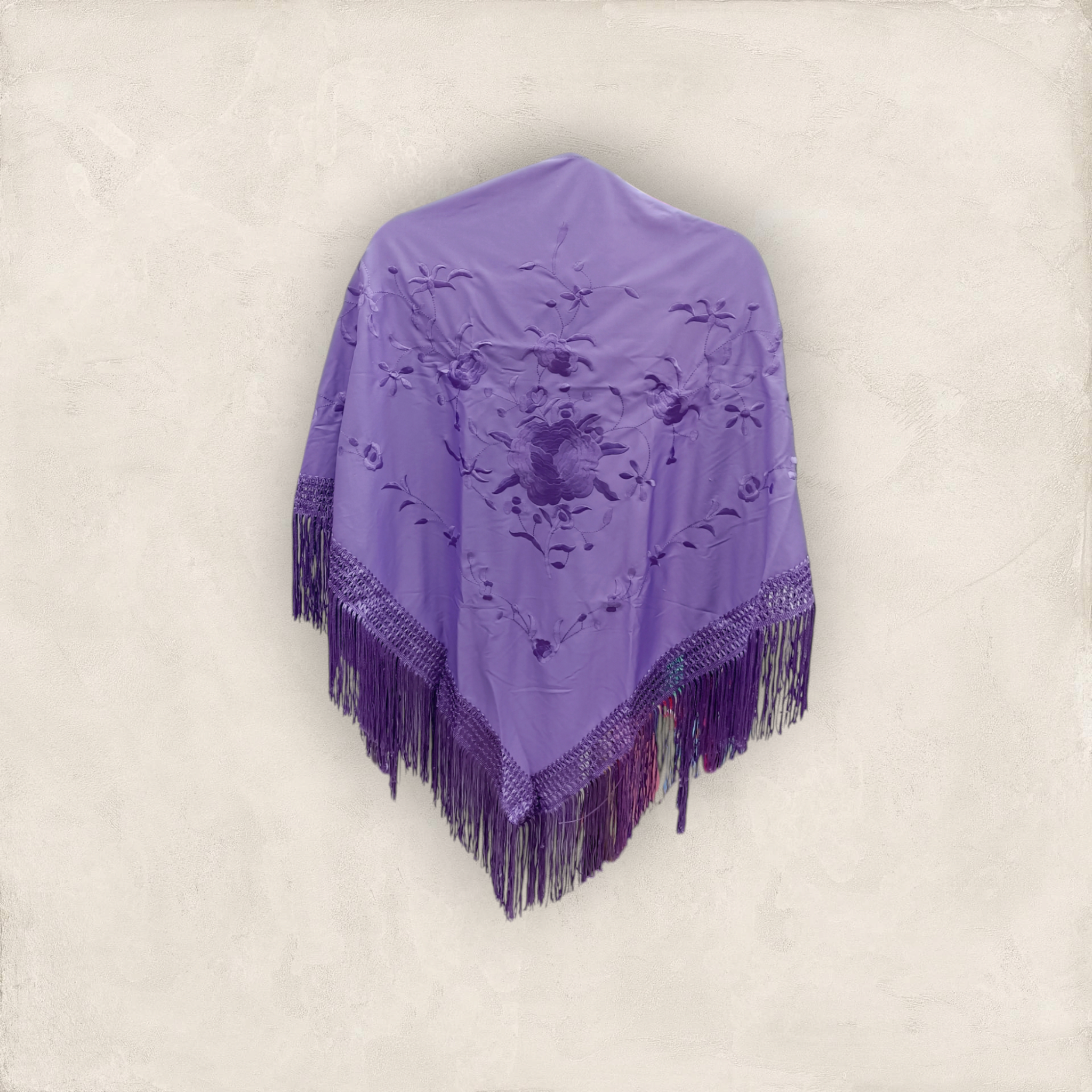 Mantoncillo Lila Bordado Flor a Tono