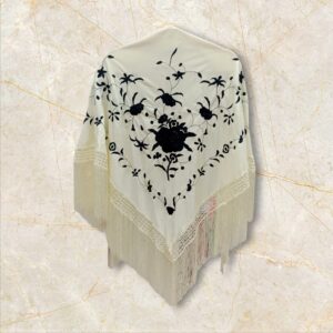 Mantoncillo Beige Bordado Flor Negro